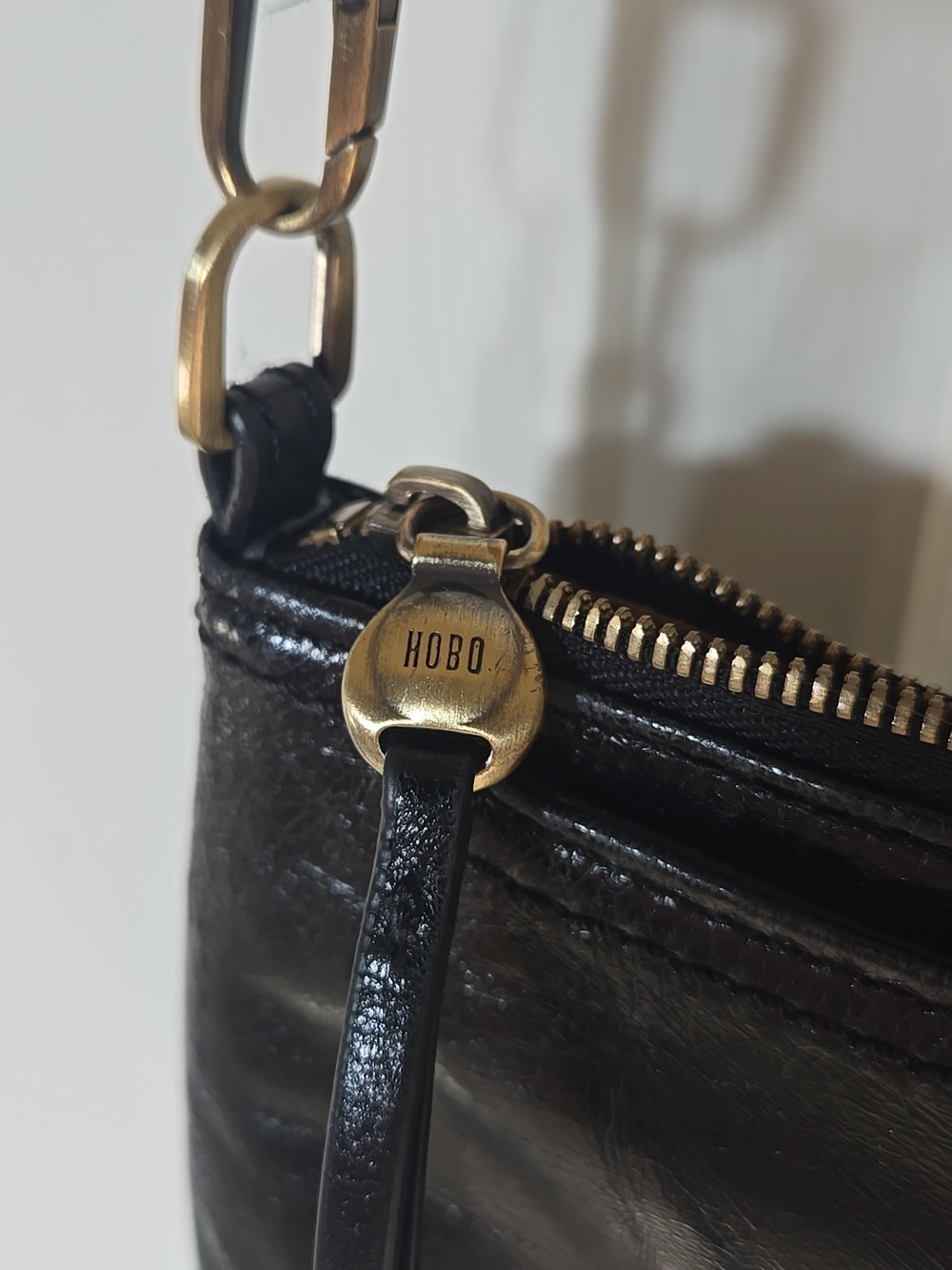HOBO Darcy Convertible Wristlet - Picture 2 of 13